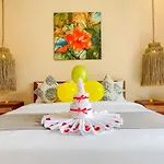 2Br Tropical Villa Sinergi In Seminyak